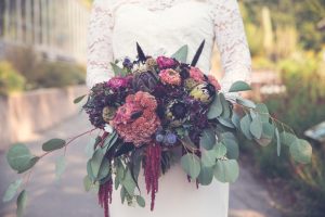 wedding venues bride with autumn bouquet