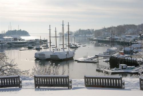 camden-harbour-inn-winter-harbor.JPG.1024x0